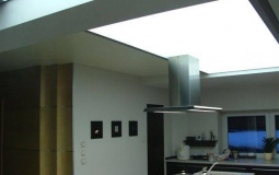 Светопроводящий потолок для кухни