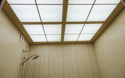 Светопроводящий потолок для ванной